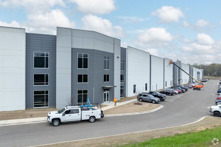 More Photos Of 6332 Commercial Dr, Olive Branch Distribution For Lease