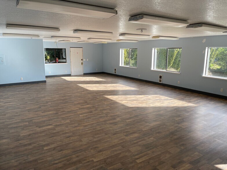 More Photos Of 9222 Brownsville Hwy NE, Bremerton Storefront Retail Office For Lease