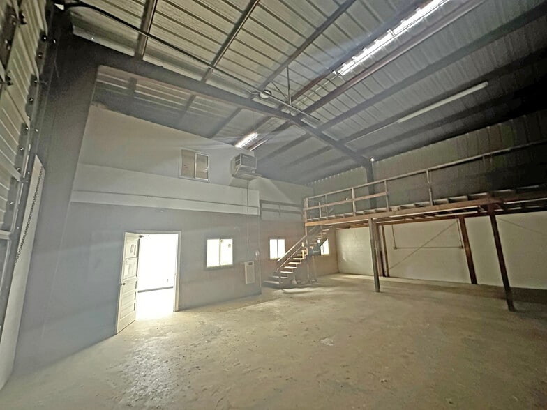 More Photos Of 1731 S San Marcos, San Antonio Unknown For Lease
