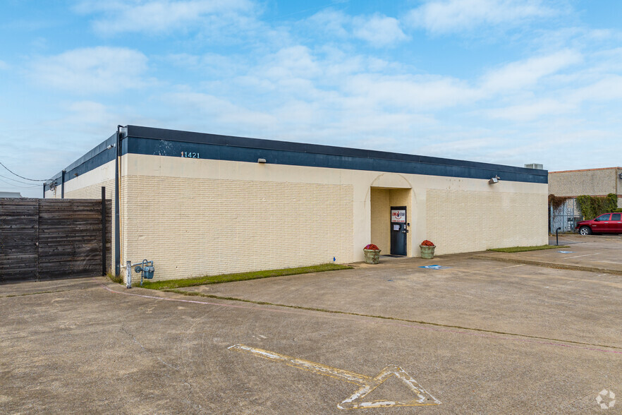 Primary Photo Of 11421 Chairman Dr, Dallas Flex For Lease