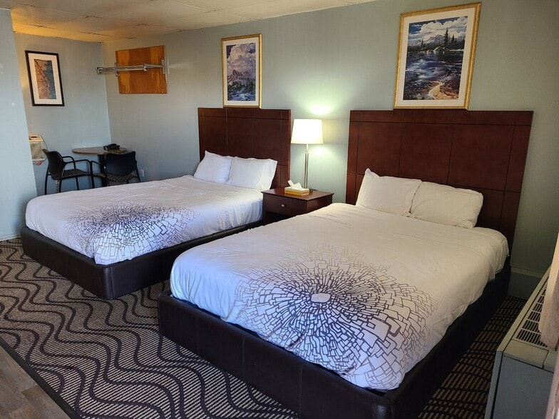 More Photos Of 414 W 29th St, Pueblo Hotel For Sale