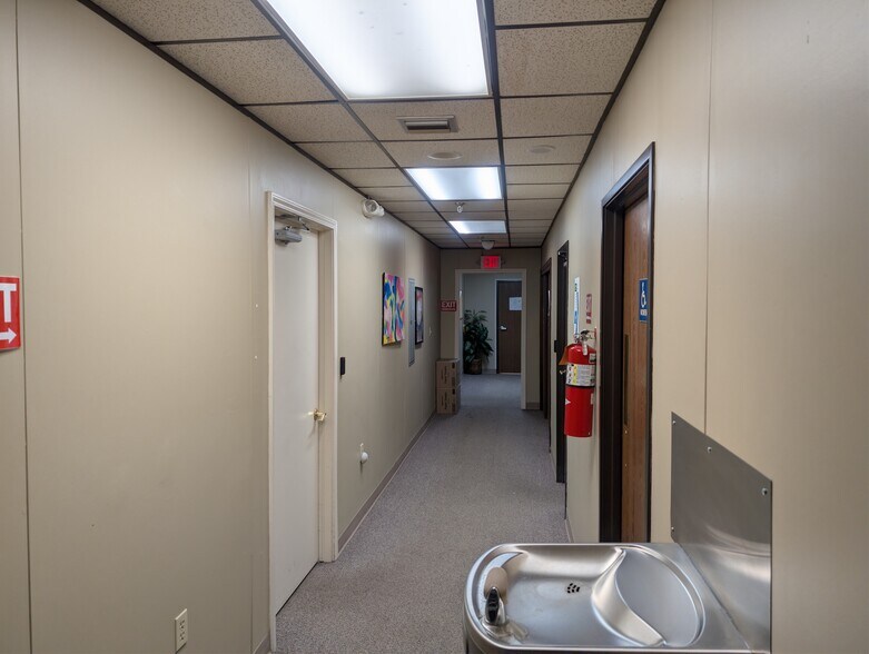 More Photos Of 566 N Cedar St, Mason Self Storage For Lease
