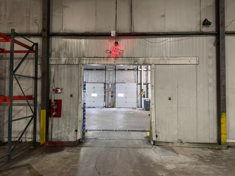 More Photos Of 220 W Ewing Ave, South Bend Refrigeration Cold Storage For Lease
