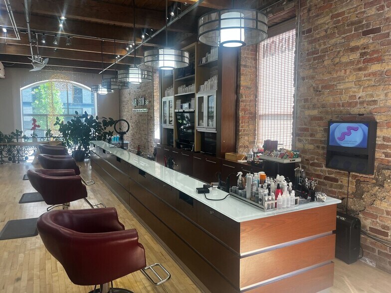 More Photos Of 409 W Huron St, Chicago Loft Creative Space For Lease