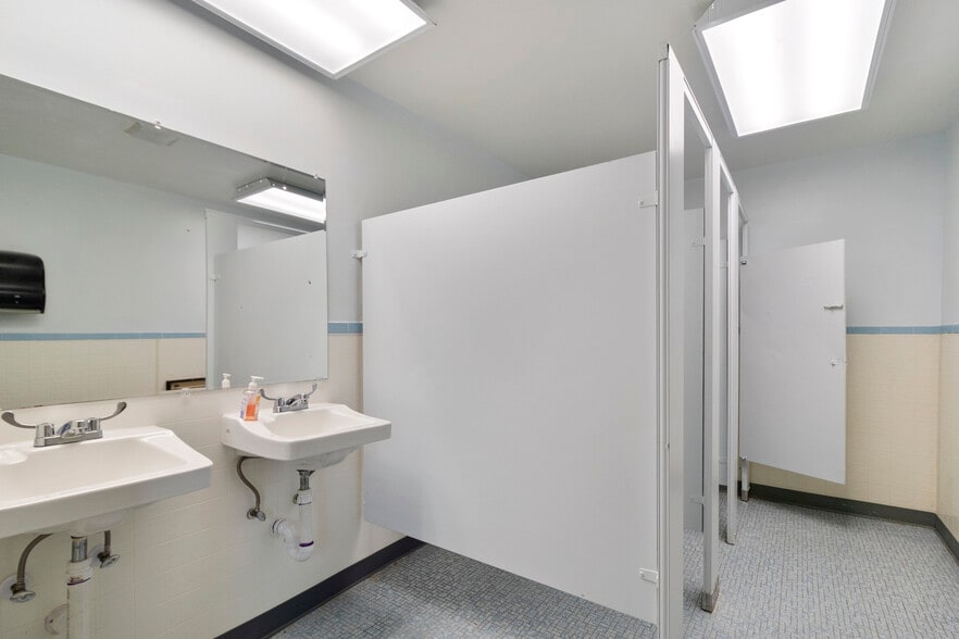 More Photos Of 5001 Backlick Rd, Annandale Religious Facility For Sale