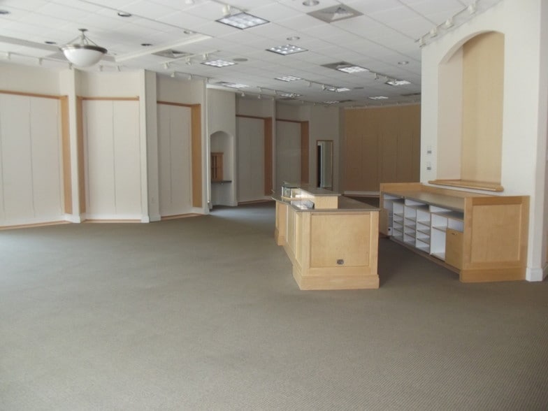 More Photos Of 699 Bultman Dr, Sumter Storefront Retail Office For Lease