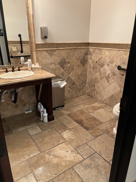 More Photos Of 20325 N 51st Ave, Glendale Office For Sale