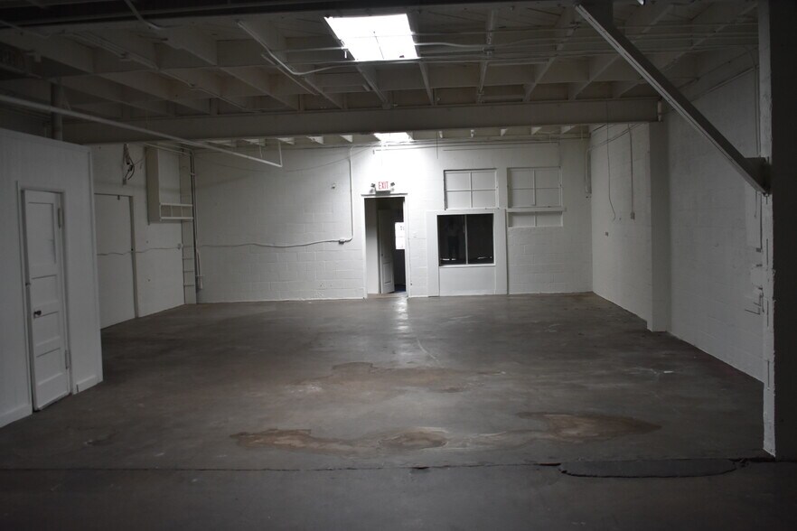 More Photos Of 5318-5322 E Washington Blvd, Commerce Manufacturing For Lease