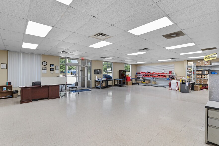 More Photos Of 5178 Old Dixie Hwy, Forest Park Service For Lease
