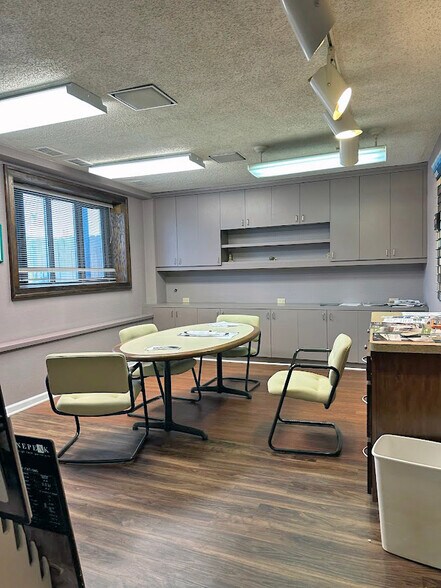 More Photos Of 24470 Telegraph Rd, Southfield Office For Sale