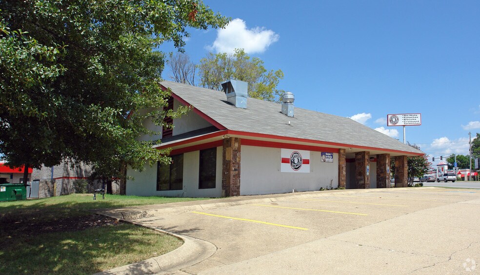 Primary Photo Of 609 N Main St, Benton Fast Food For Sale