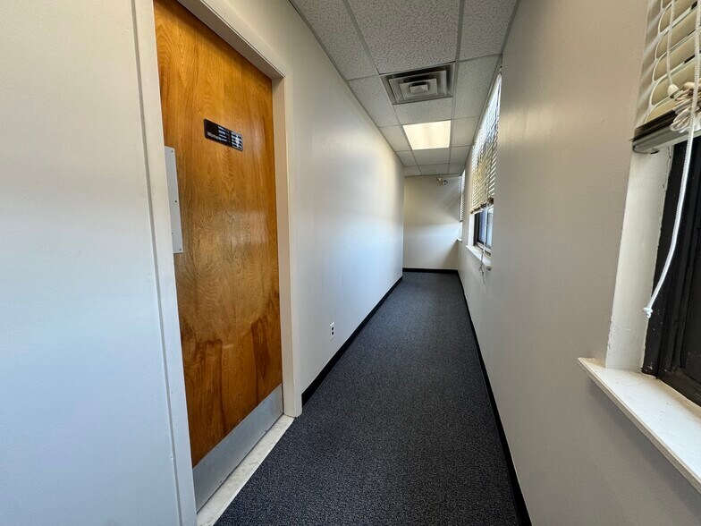 More Photos Of 1980-1990 Pawtucket Ave, East Providence Office For Lease