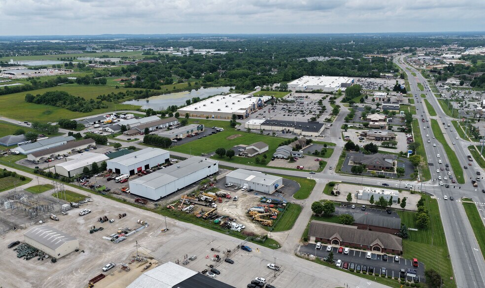 More Photos Of 171 Commerce Dr, Franklin Warehouse For Lease