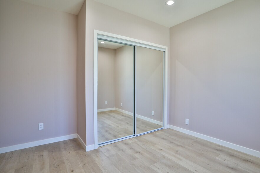 More Photos Of 2111 Scott Rd, Burbank Apartments For Sale