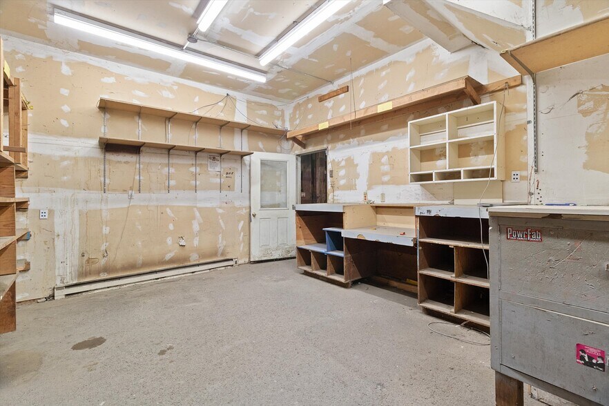 More Photos Of 6305 SW Highway 101, Lincoln City Warehouse For Sale