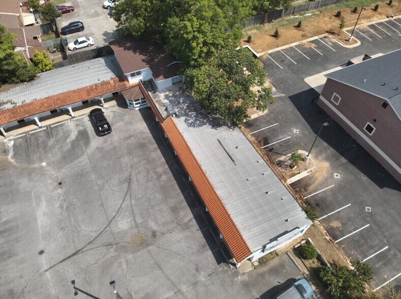 More Photos Of 11505 S Memorial Pky, Huntsville Storefront For Sale