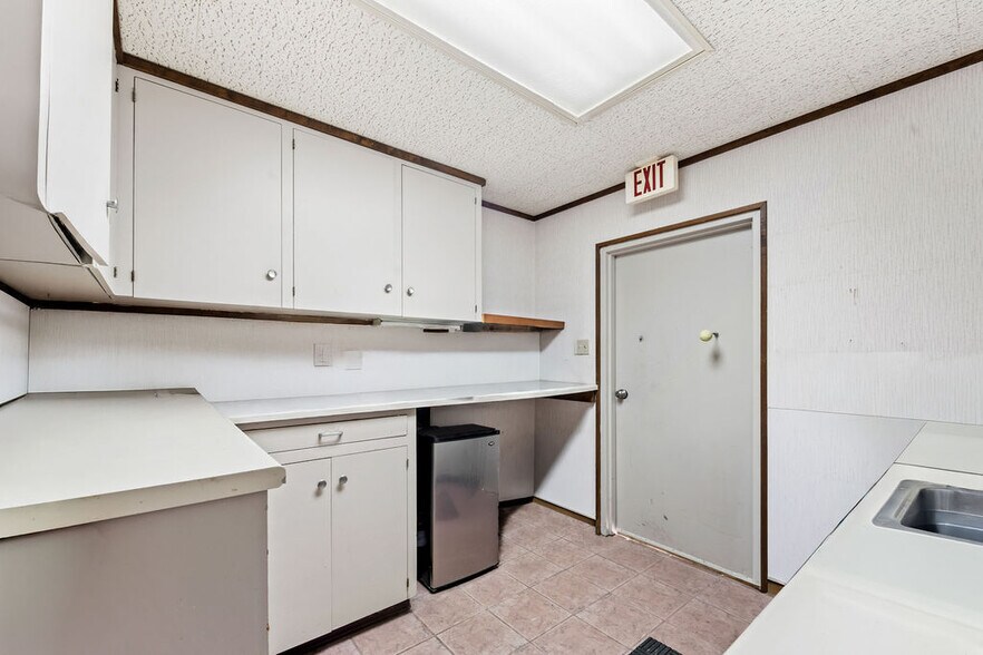 More Photos Of 715 W Hopkins St, San Marcos Daycare Center For Sale