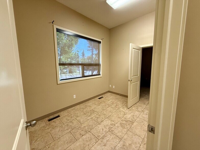 More Photos Of 9005 127 Av NW, Edmonton Flex For Lease