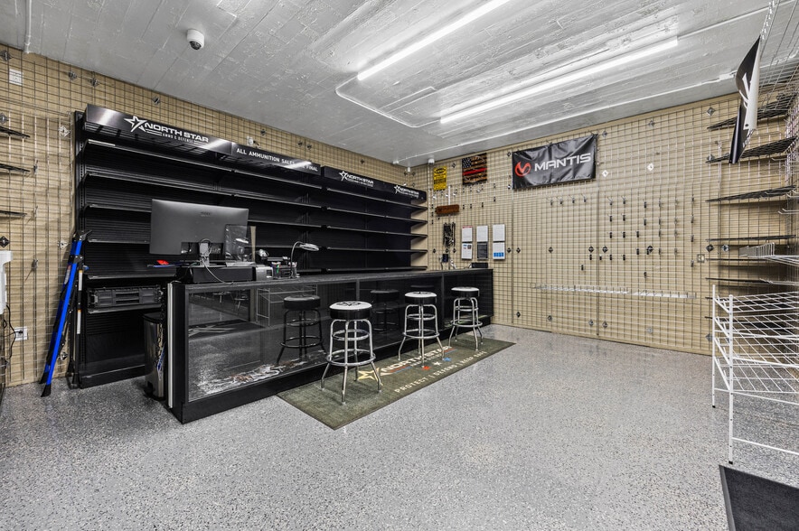 More Photos Of 227 West Ave, Albion Town Orleans Flex For Lease
