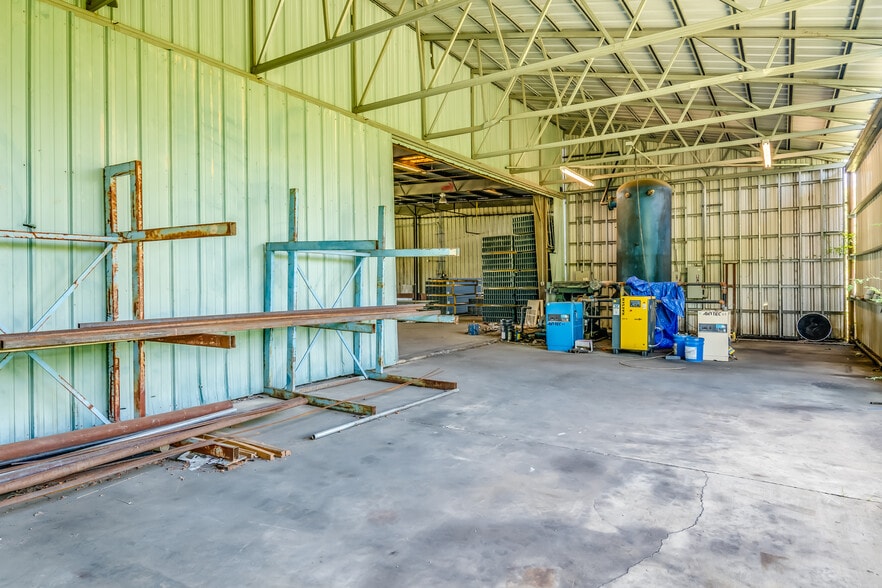 More Photos Of 4542 Baldwin Ave, Montgomery Warehouse For Sale