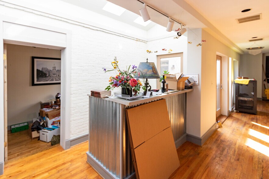 More Photos Of 115 W Saratoga St, Baltimore Storefront Retail Residential For Sale