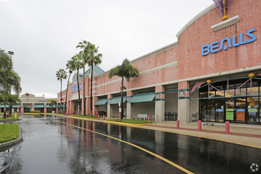 More Photos Of 2301 Del Prado Blvd S, Cape Coral General Retail For Lease