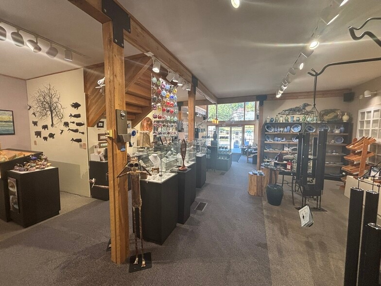 More Photos Of 727 Boothbay Rd, Edgecomb Light Distribution For Sale