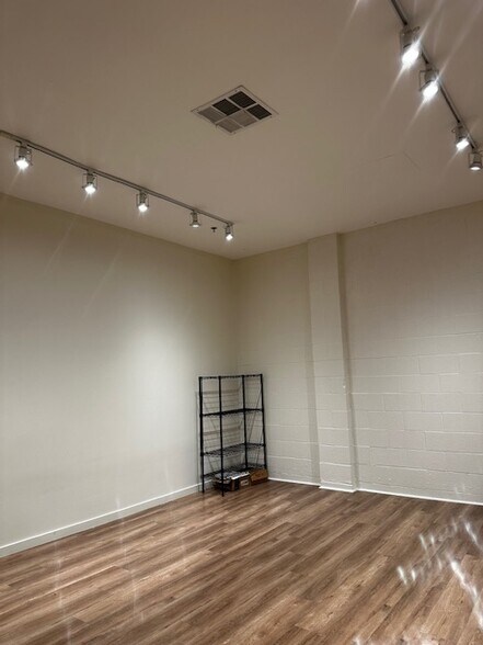 More Photos Of 671 W Broadway, Glendale Manufacturing For Lease