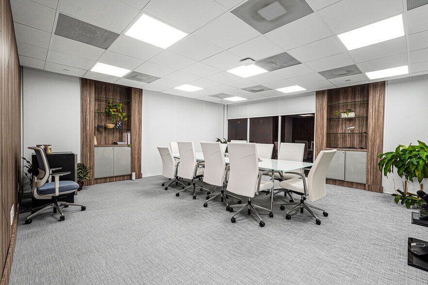 More Photos Of 1110 Brickell Ave, Miami Office For Sale