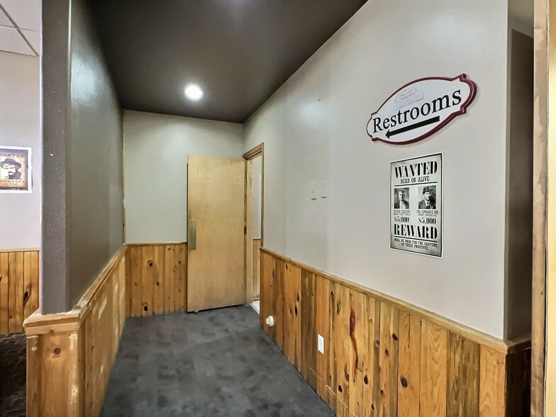 More Photos Of 203 E Cleveland St, Sundance Storefront Retail Office For Sale