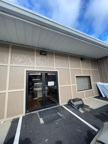 More Photos Of 27 Gary St, Carnegie Light Distribution For Lease