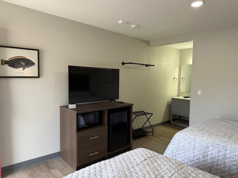 More Photos Of 10603 US Highway 59, Grove Self Storage For Sale