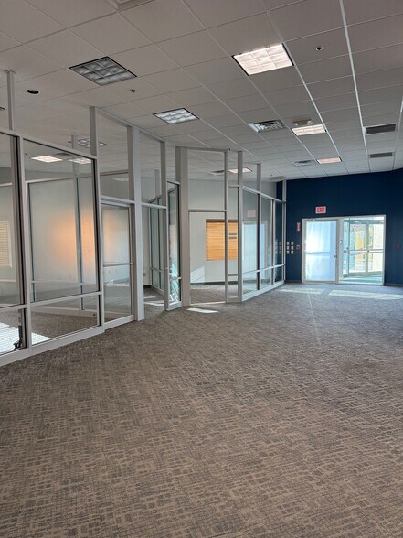 More Photos Of 1275 Park East Dr, Woonsocket Light Distribution For Lease