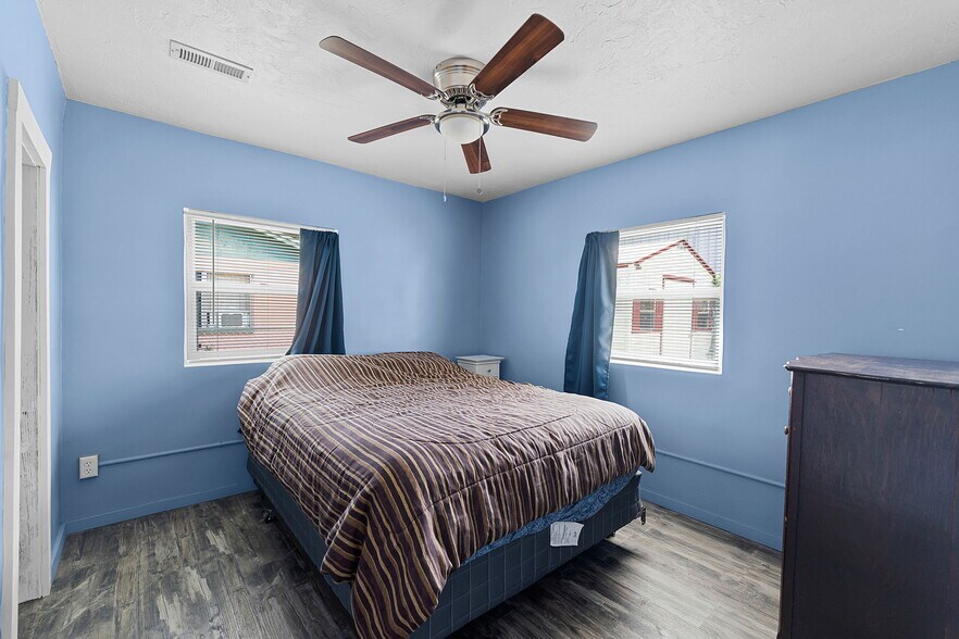 More Photos Of 102 Orange Ave, Edgewater Flex For Sale