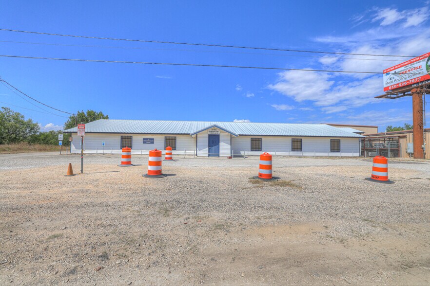 More Photos Of 2918 W Kingsbury St, Seguin Lodge Meeting Hall For Sale