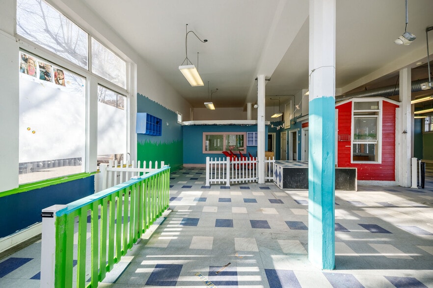 More Photos Of 300 W Clay St, Richmond Storefront Retail Residential For Lease