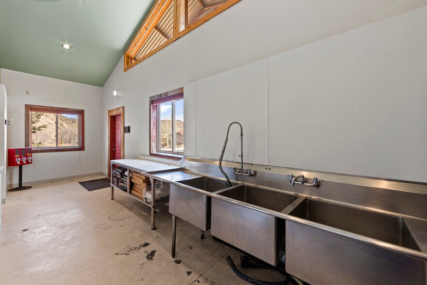 More Photos Of 606 W Byers Ave, Hot Sulphur Springs Flex For Sale
