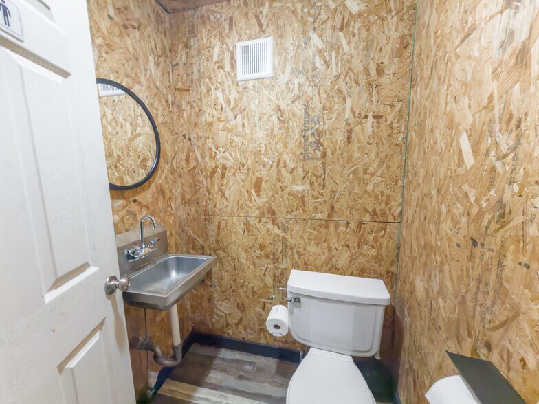 More Photos Of 2302 E Adams Ave, Temple Freestanding For Sale