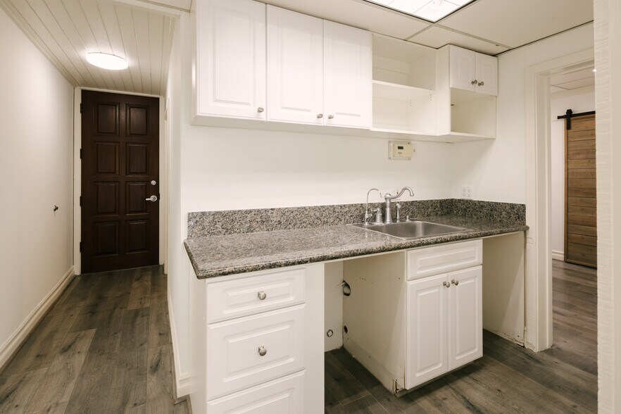More Photos Of 2505 Canada Blvd, Glendale Office For Sale