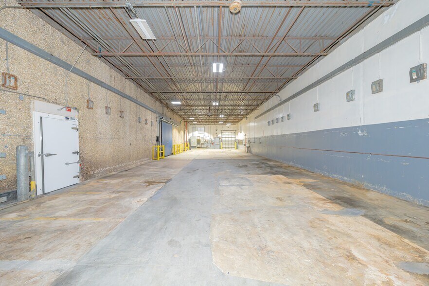More Photos Of 18770 NE 6th Ave, Miami Refrigeration Cold Storage For Lease