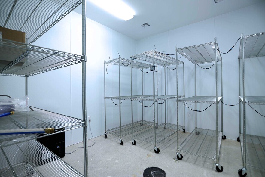 More Photos Of 11315 Hide-A-Way Ln, Thackerville Warehouse For Sale