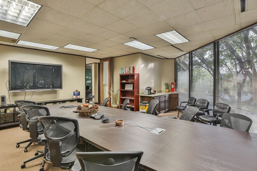 More Photos Of 12727 Featherwood Dr, Houston Medical For Sale