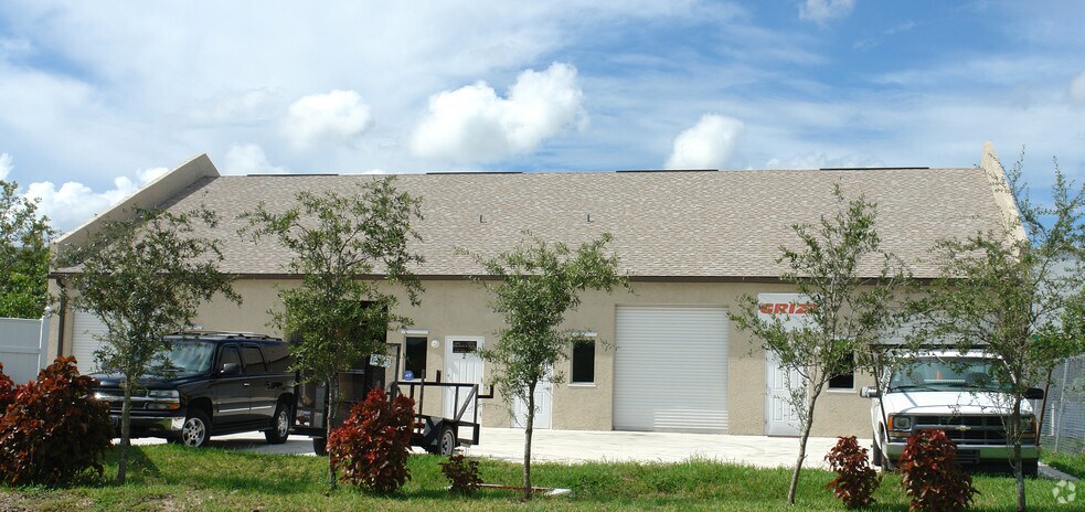 More Photos Of 326 NE 3rd Ave, Cape Coral Warehouse For Lease