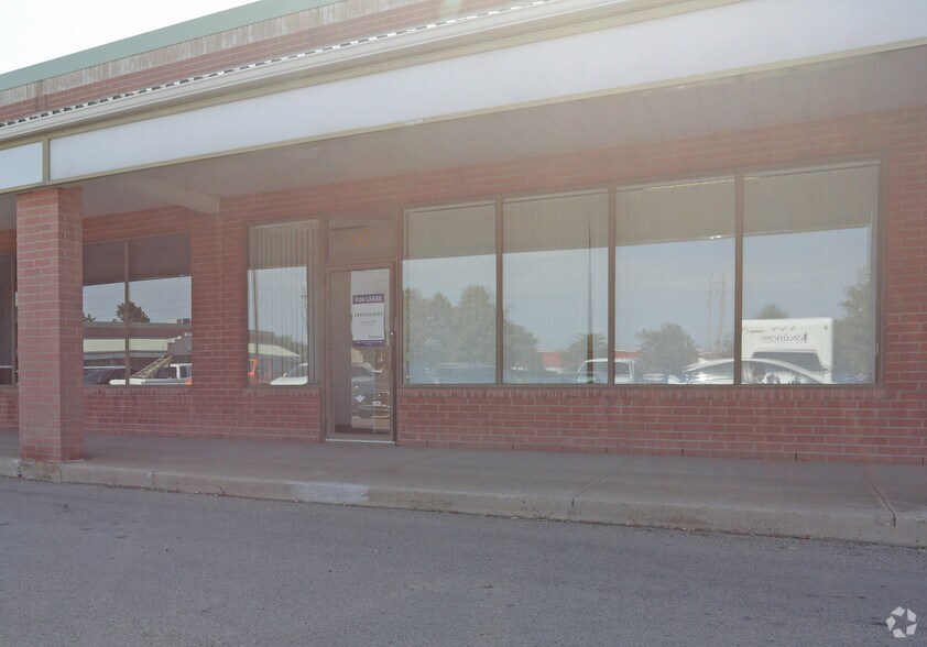 More Photos Of 903 Barton St, Hamilton Warehouse For Lease