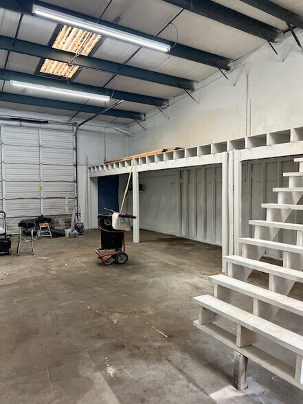 More Photos Of 4477-4481 122nd Ave N, Clearwater Warehouse For Lease