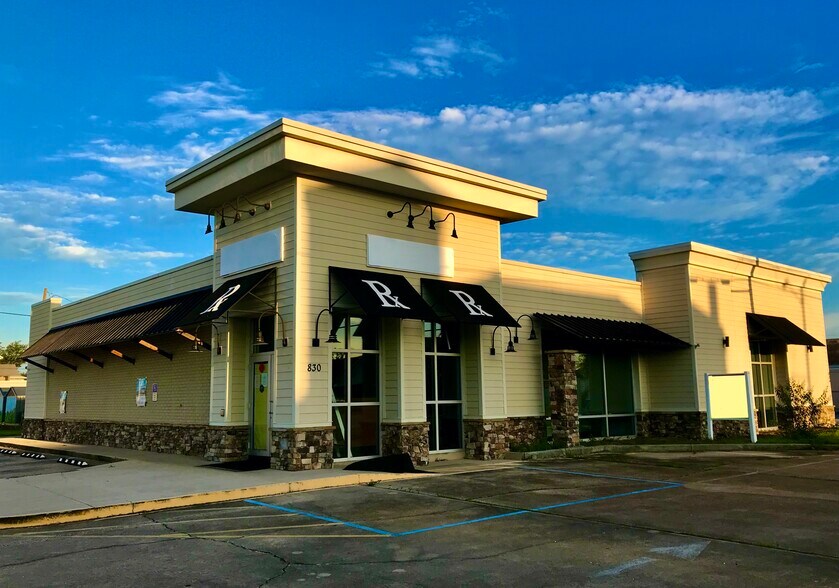 Primary Photo Of 830 Ohio Ave, Lynn Haven Drugstore For Lease