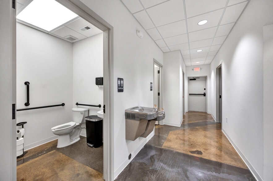 More Photos Of 3300-3306 Governors Dr SW, Huntsville Freestanding For Lease