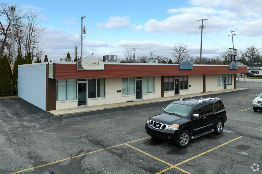 Primary Photo Of 3303-3309 N Holland Sylvania Rd, Toledo General Retail For Sale