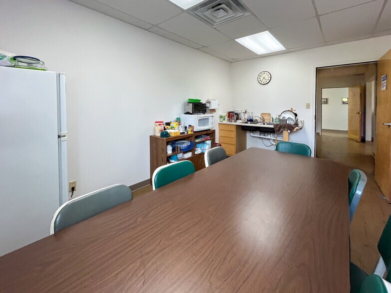 More Photos Of 790 Colleen St, Helena Office For Sale