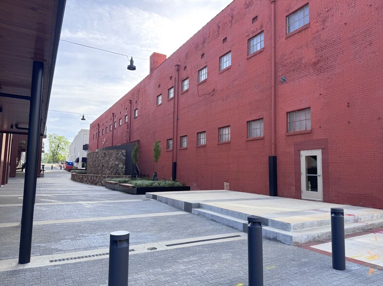 More Photos Of 131 Bradford St, Gainesville Storefront Retail Office For Lease